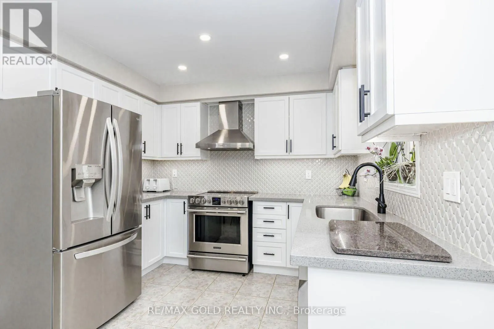 36 SUMMERDALE CRESCENT