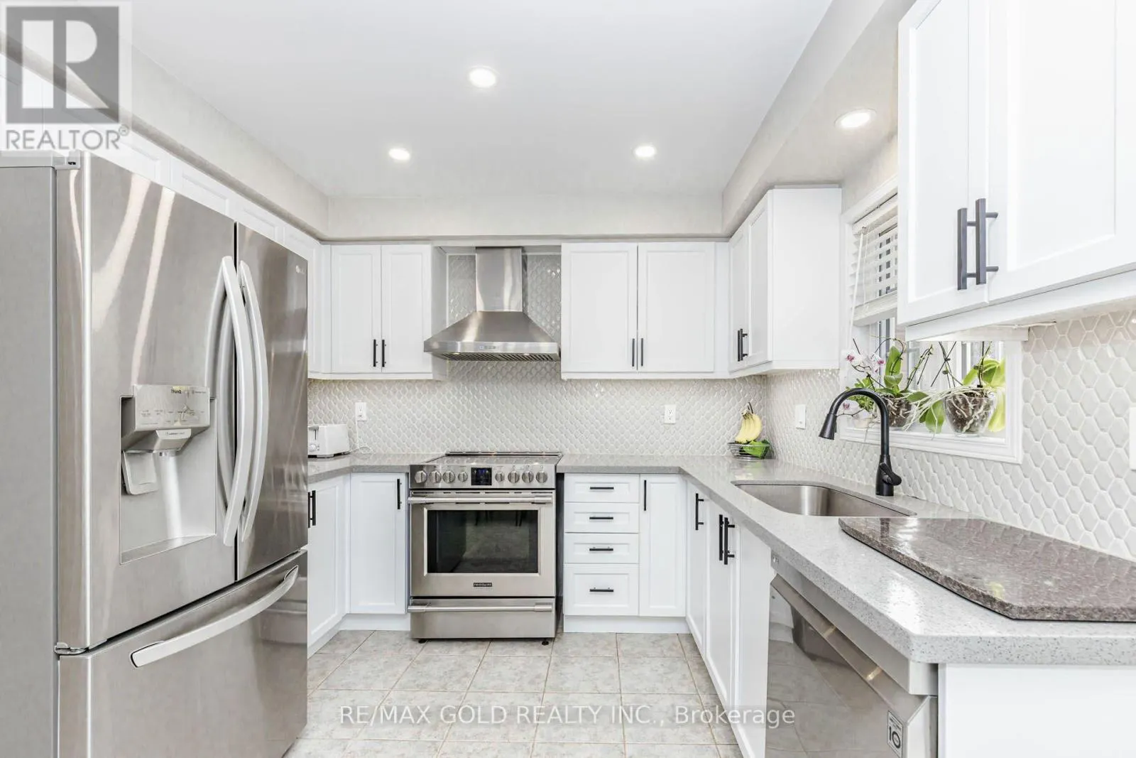 36 SUMMERDALE CRESCENT