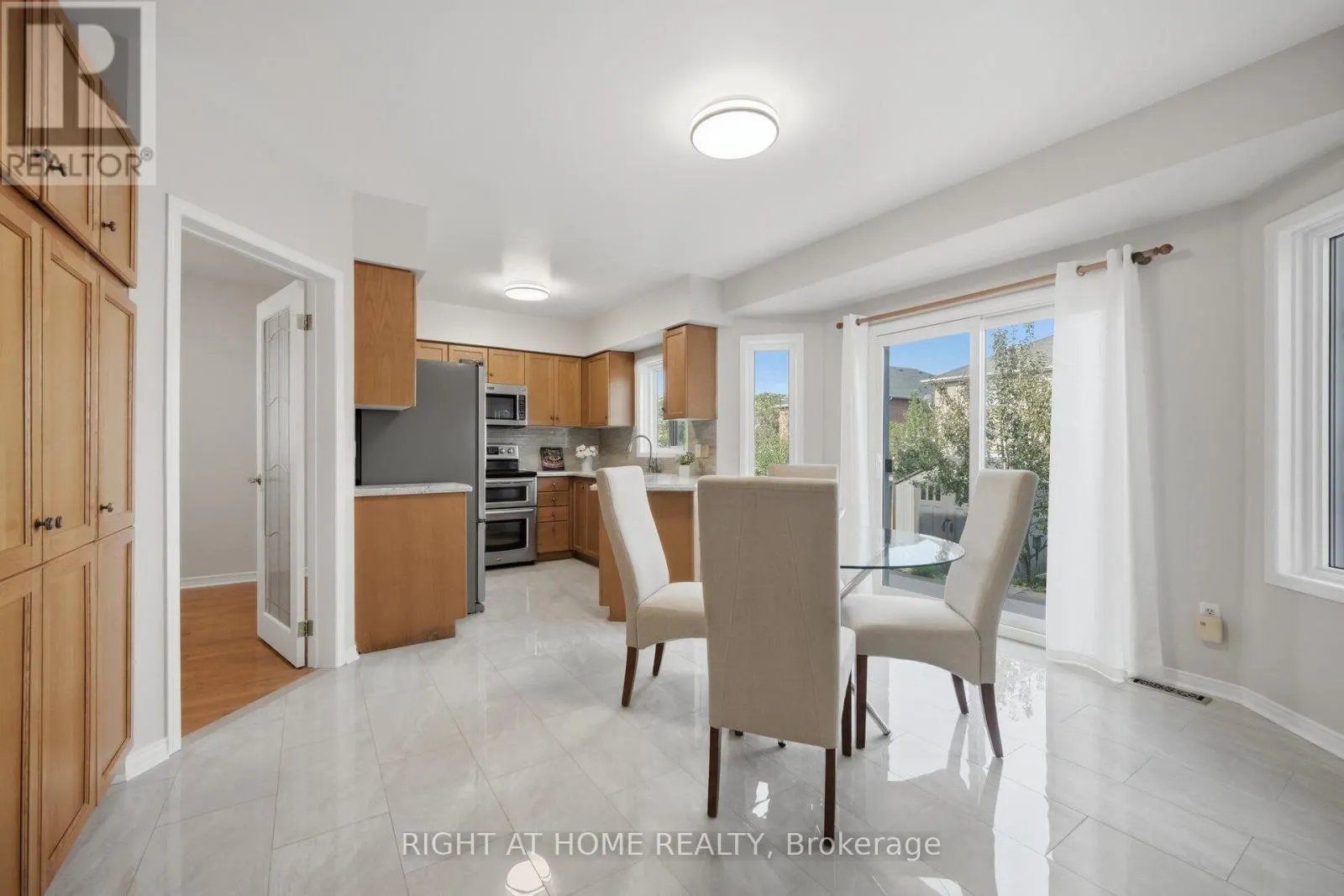 975 MANTLE CRESCENT