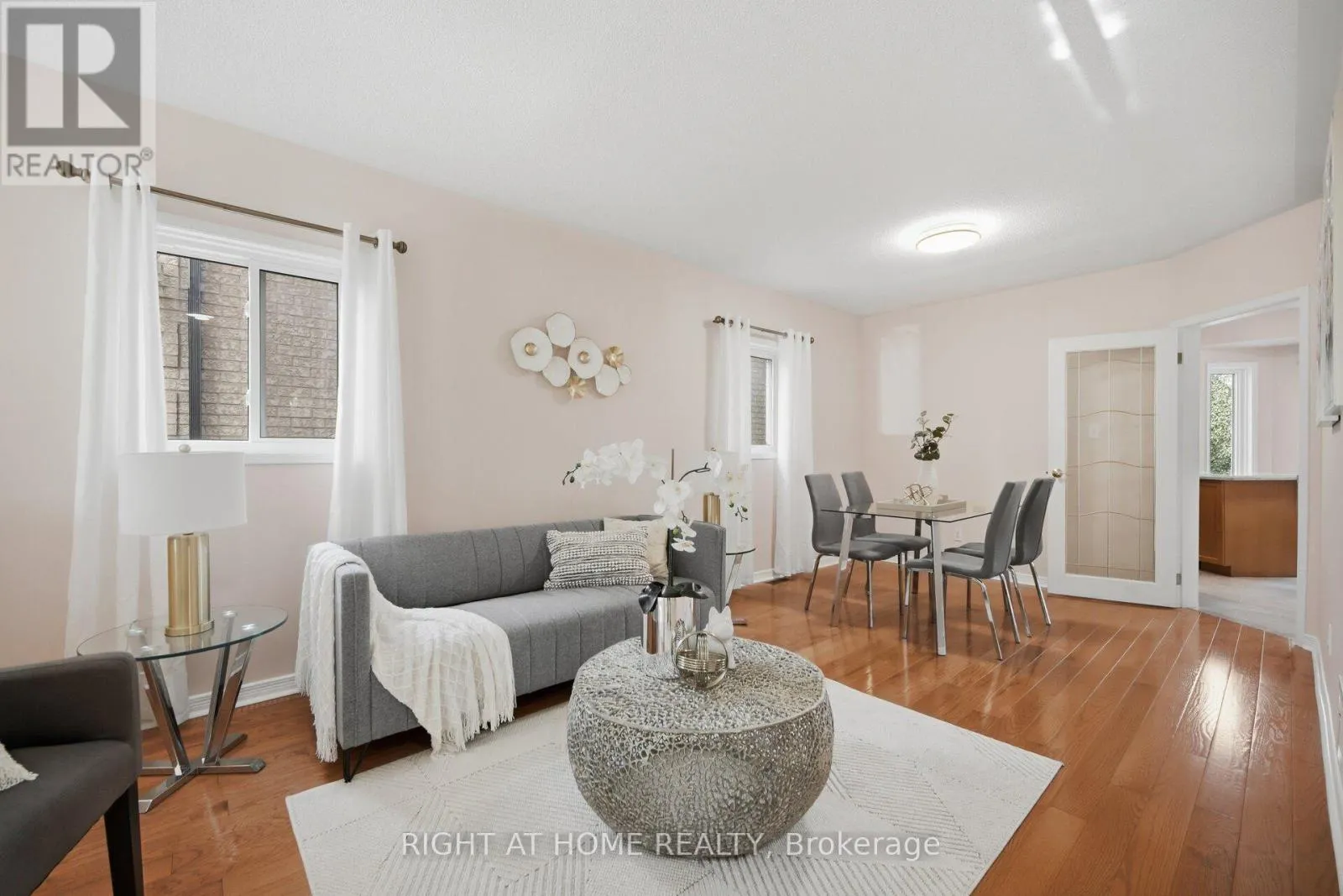 975 MANTLE CRESCENT