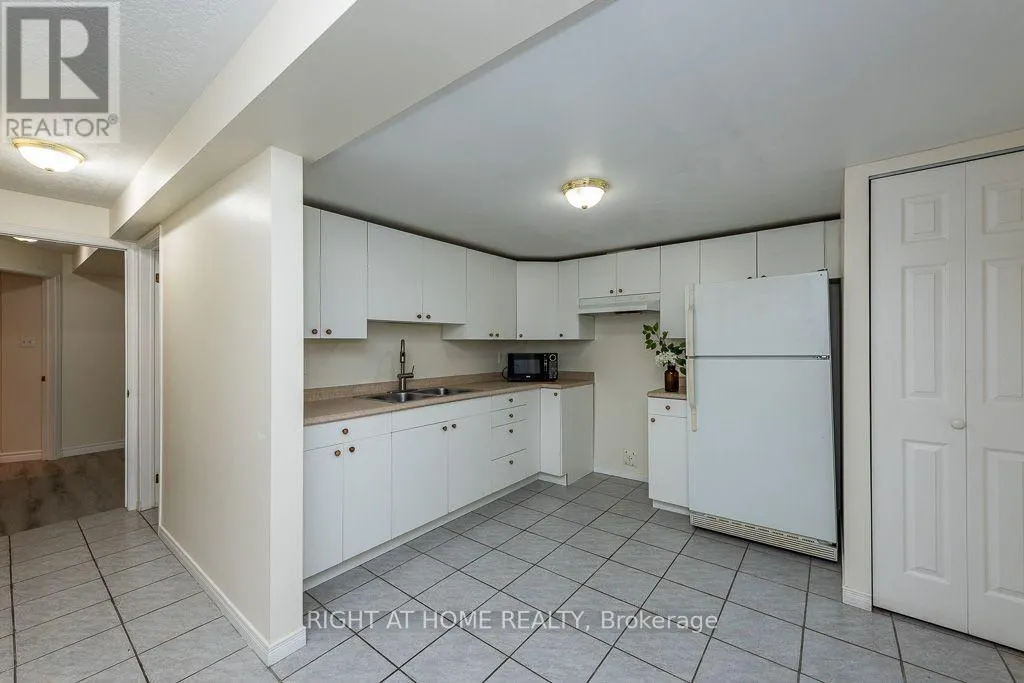 975 MANTLE CRESCENT
