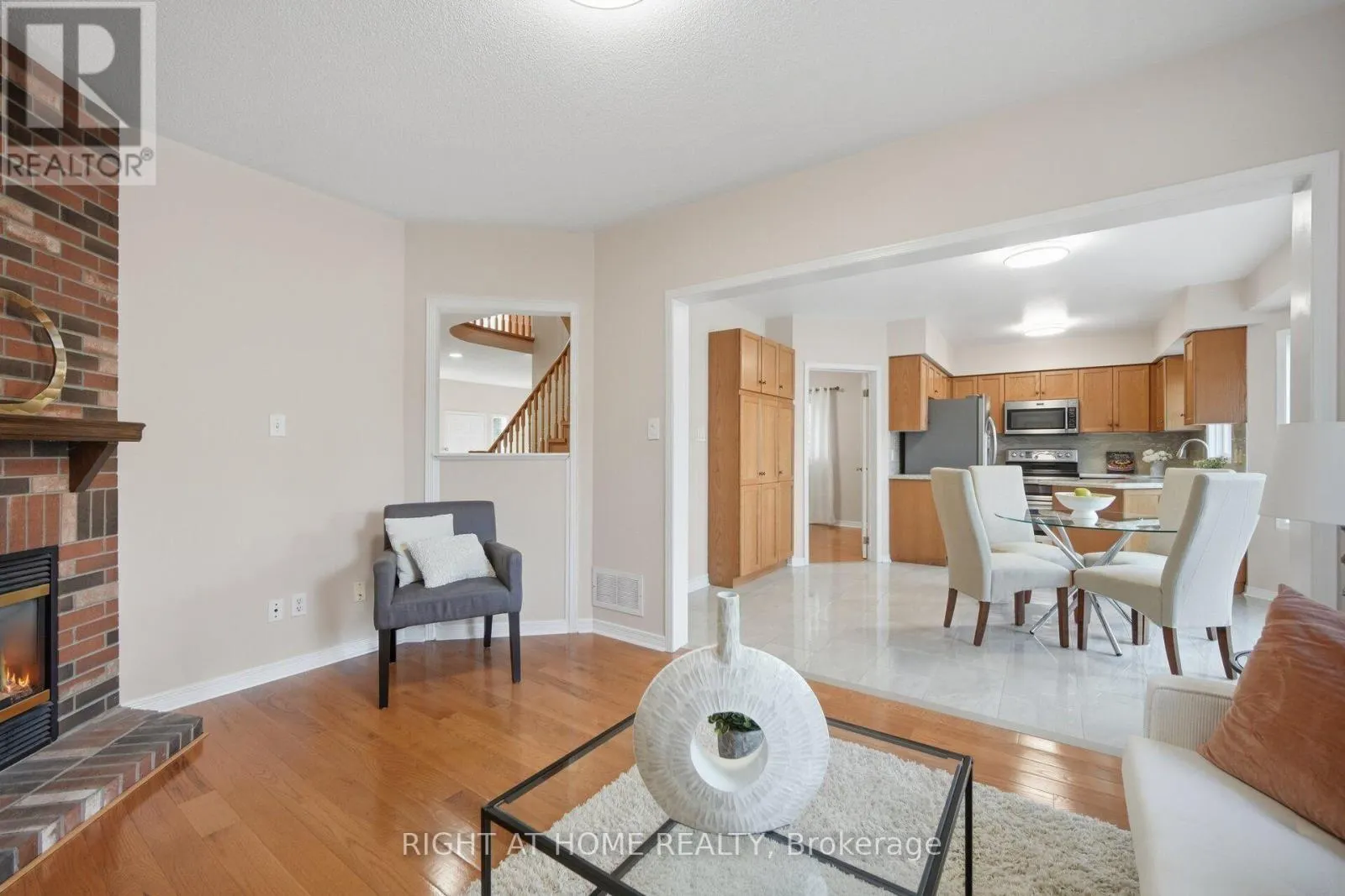 975 MANTLE CRESCENT