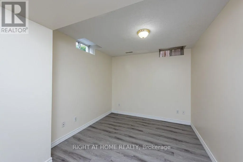 975 MANTLE CRESCENT
