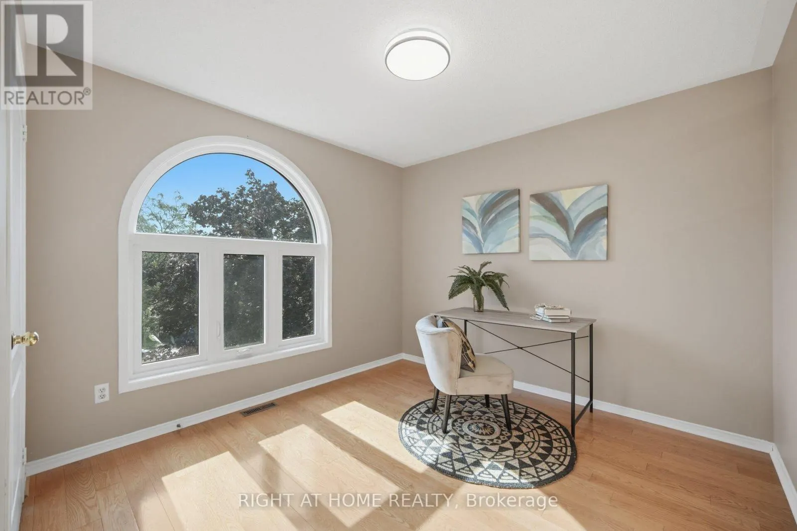 975 MANTLE CRESCENT