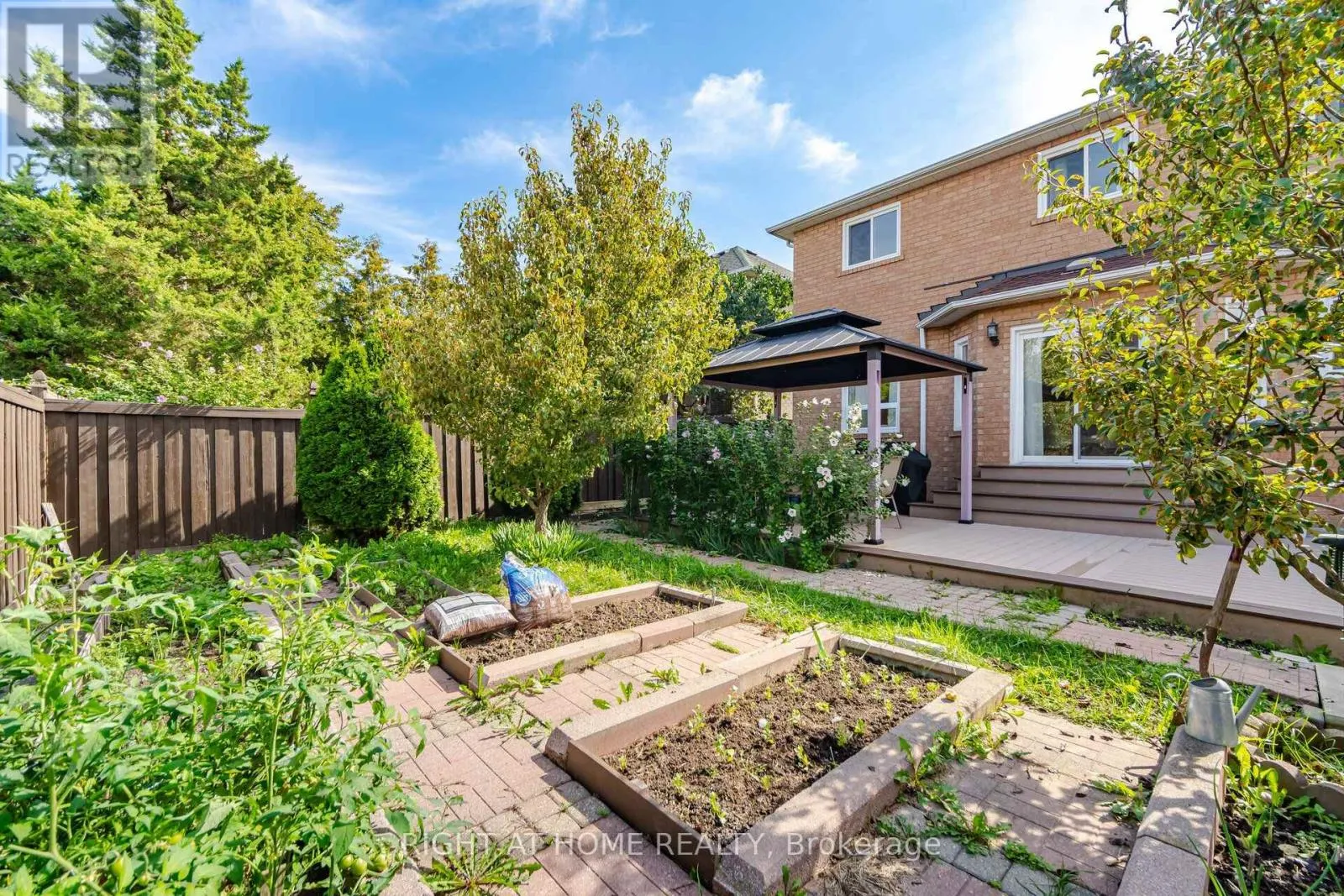 975 MANTLE CRESCENT