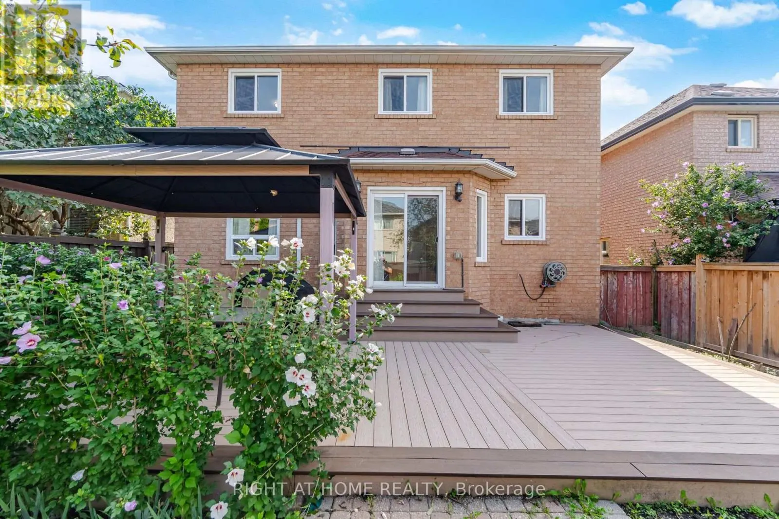 975 MANTLE CRESCENT