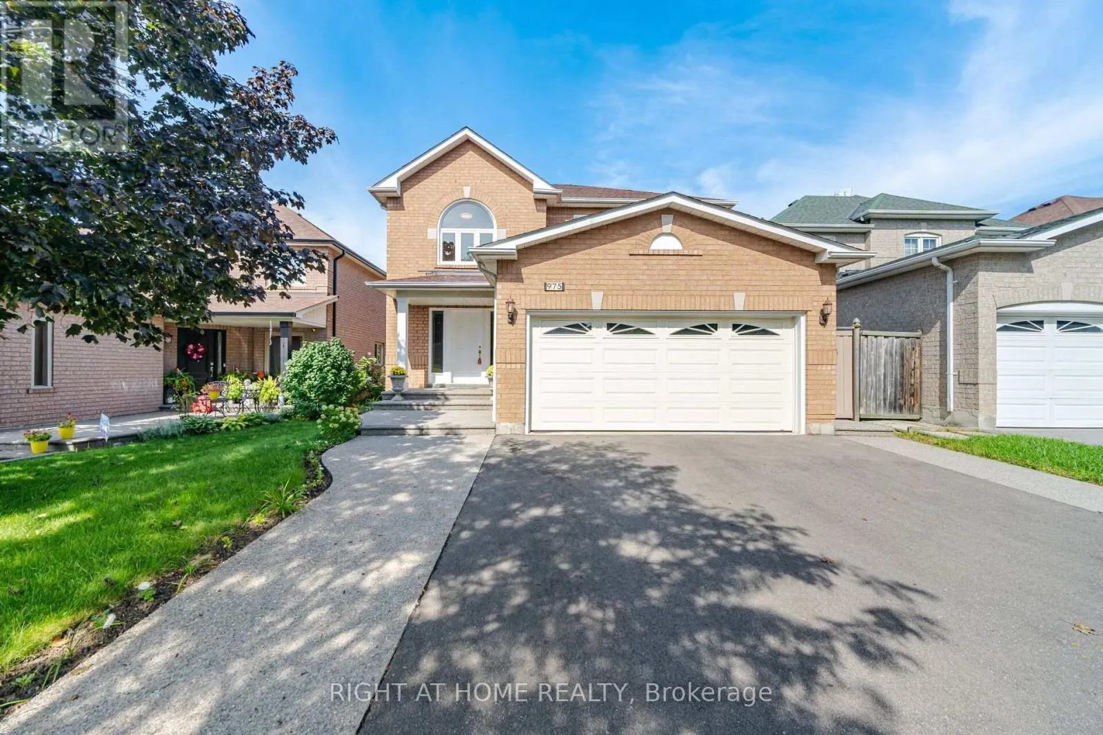 975 MANTLE CRESCENT