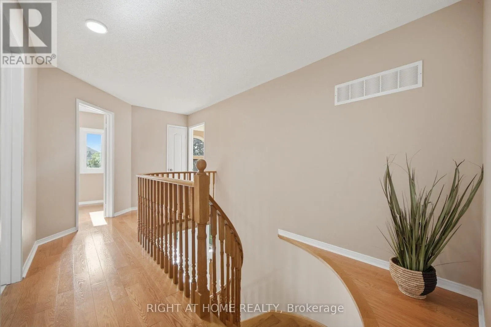 975 MANTLE CRESCENT