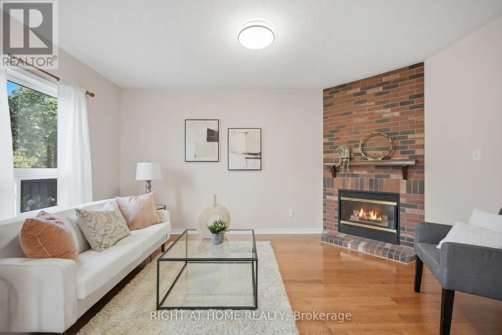 975 MANTLE CRESCENT