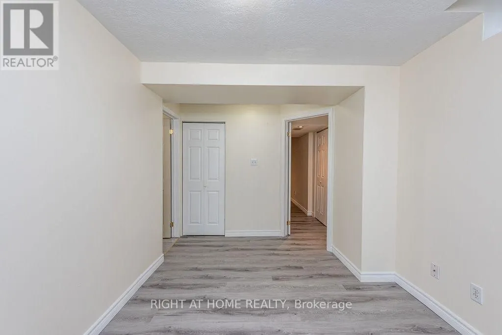 975 MANTLE CRESCENT
