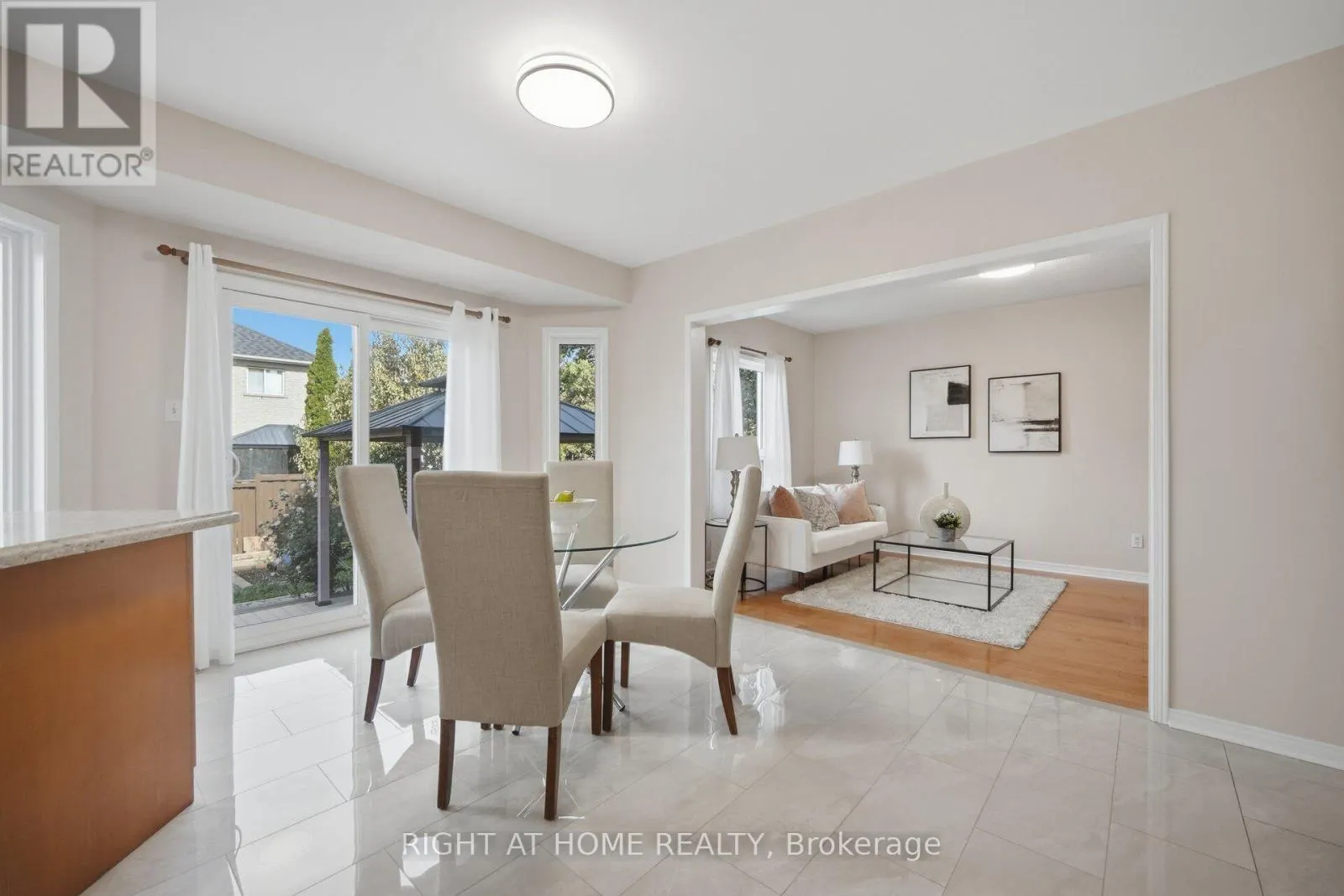 975 MANTLE CRESCENT