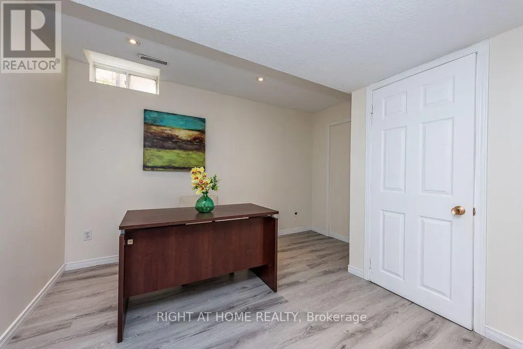 975 MANTLE CRESCENT