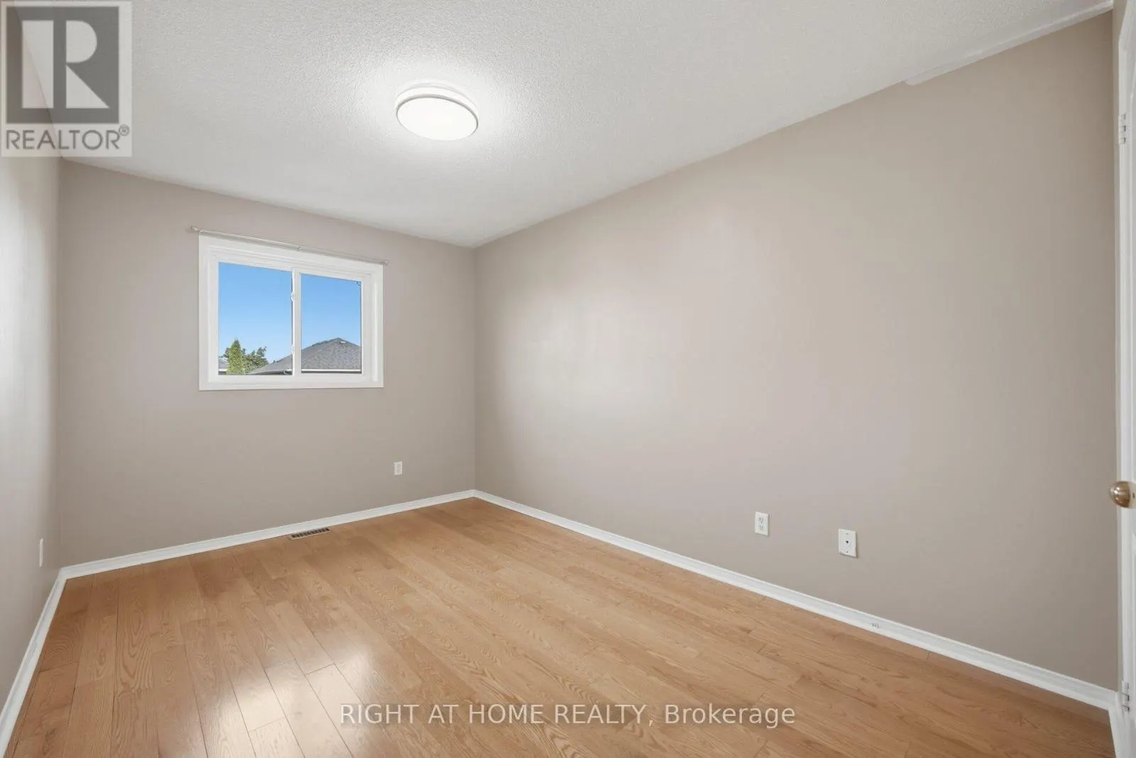 975 MANTLE CRESCENT