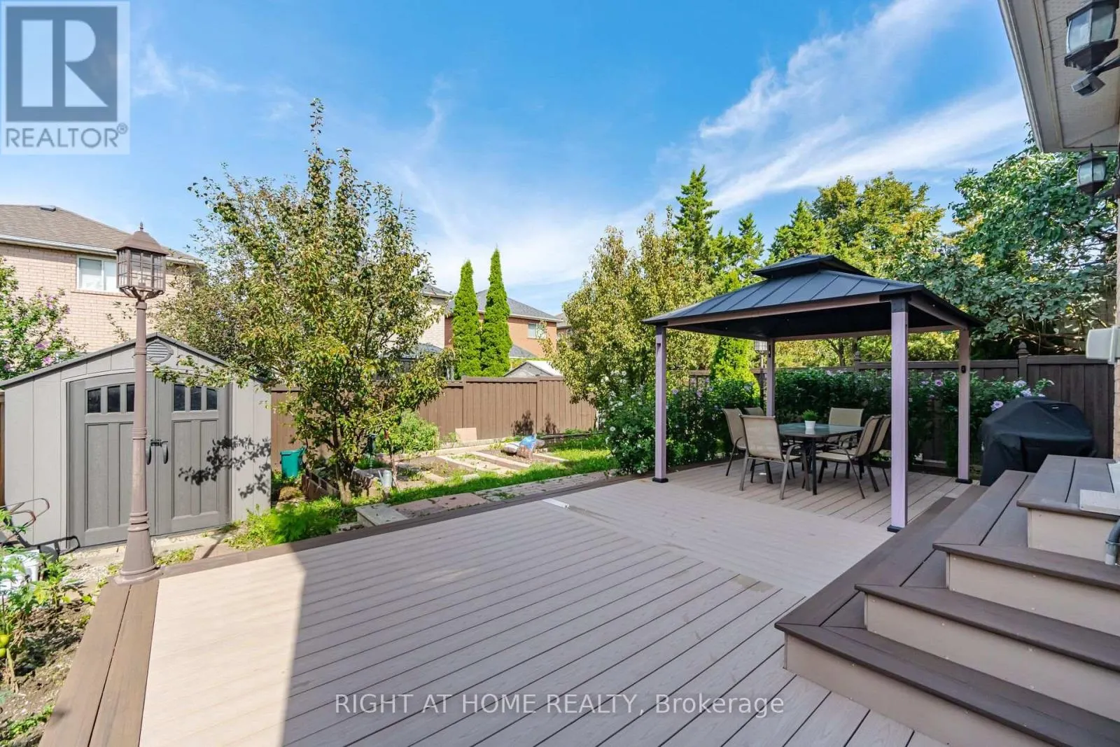 975 MANTLE CRESCENT