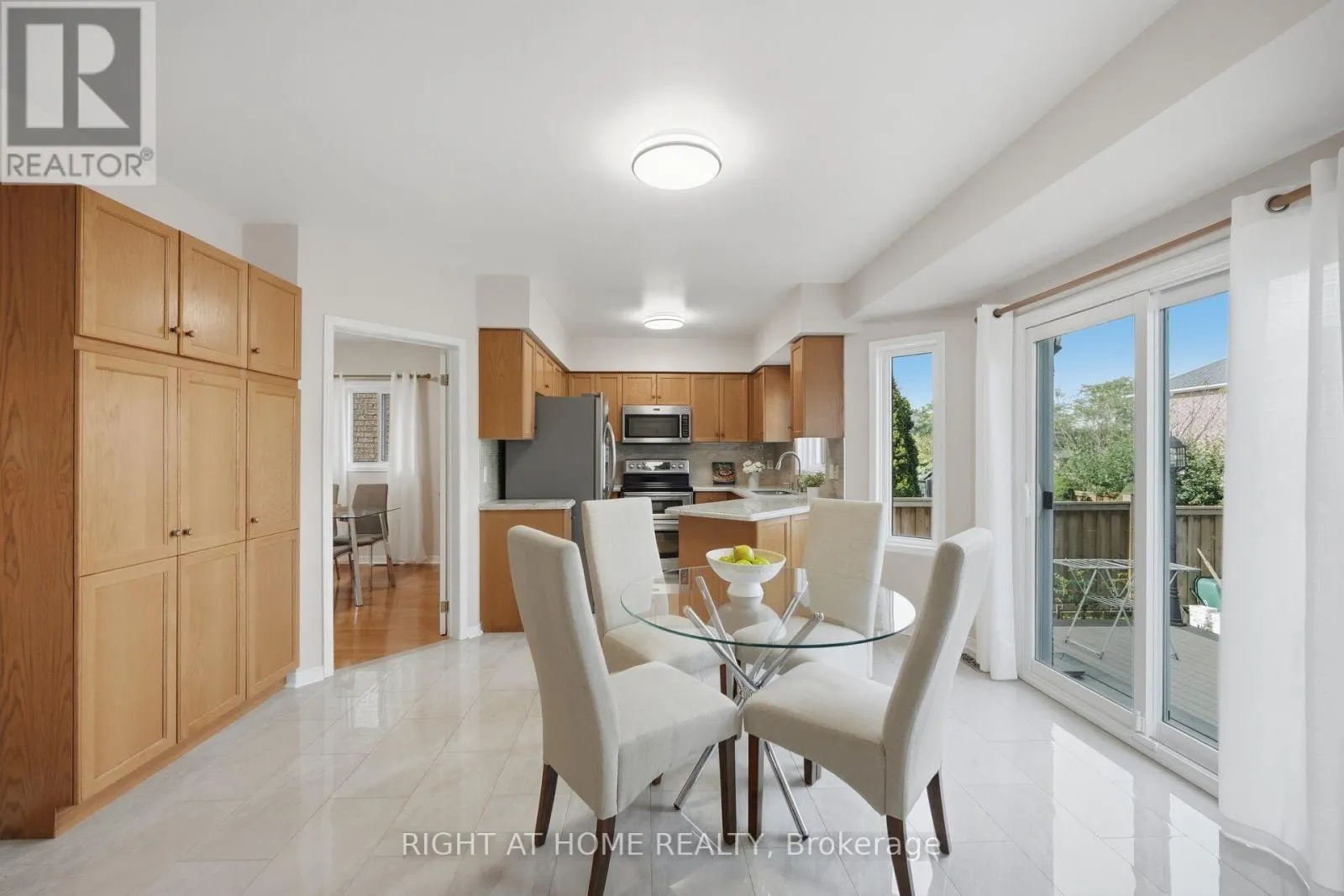 975 MANTLE CRESCENT