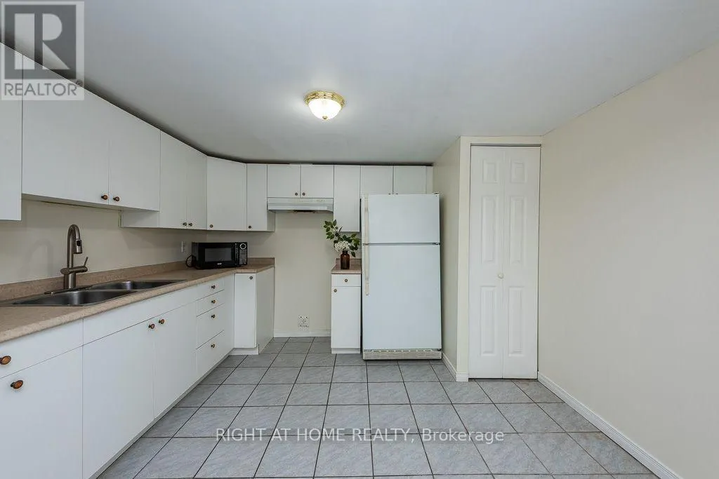 975 MANTLE CRESCENT