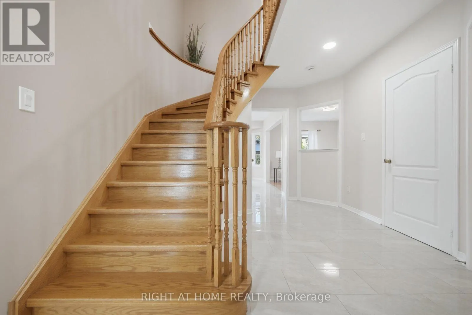 975 MANTLE CRESCENT