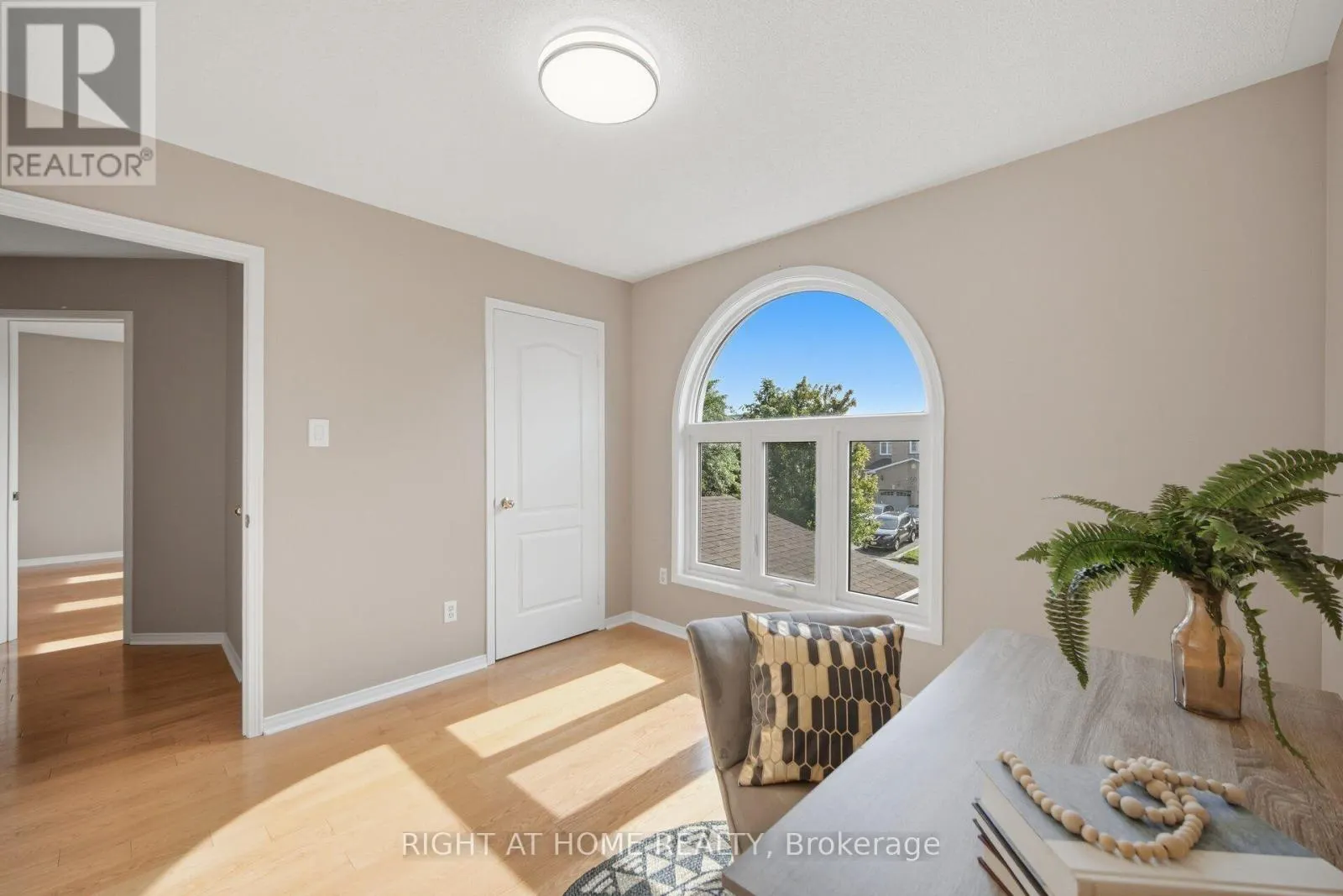 975 MANTLE CRESCENT