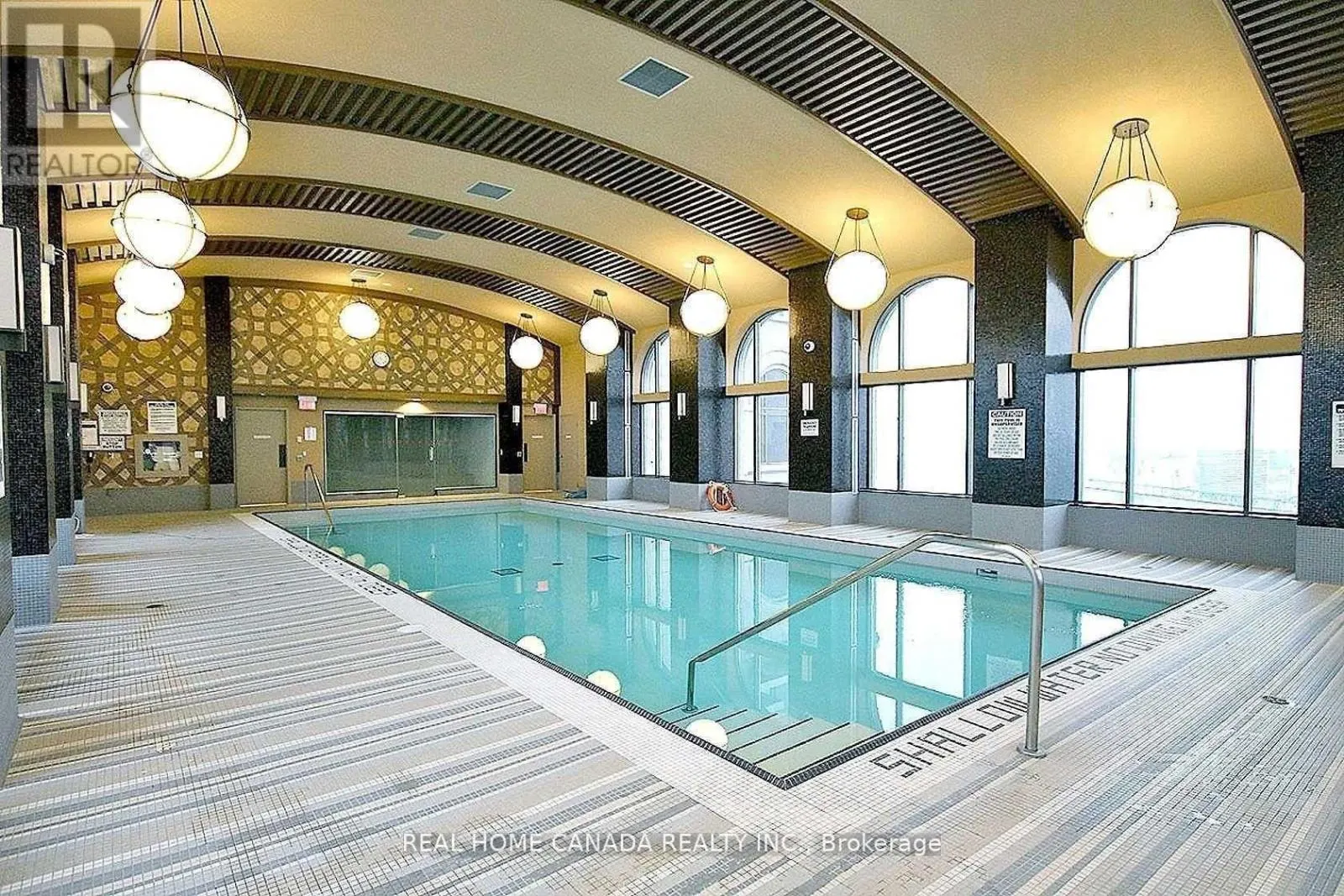 1305 - 385 PRINCE OF WALES DRIVE