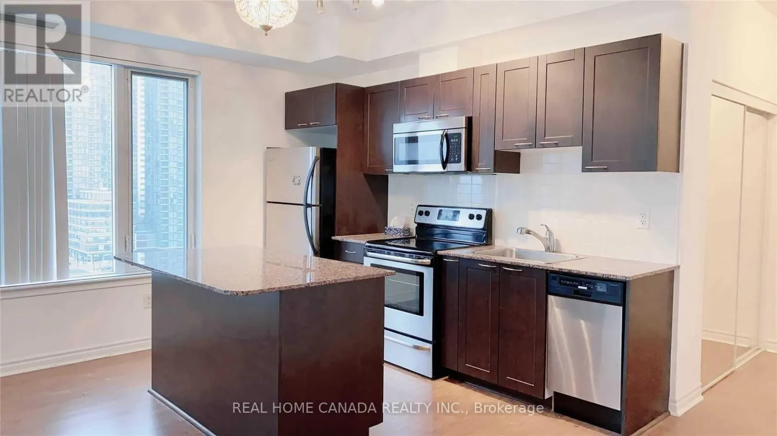 1305 - 385 PRINCE OF WALES DRIVE
