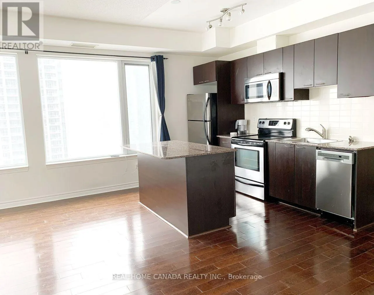 1305 - 385 PRINCE OF WALES DRIVE