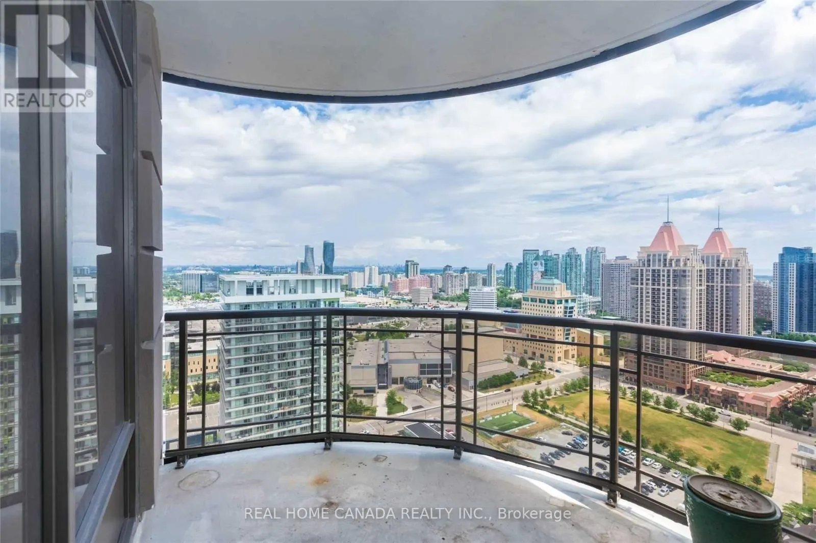 1305 - 385 PRINCE OF WALES DRIVE