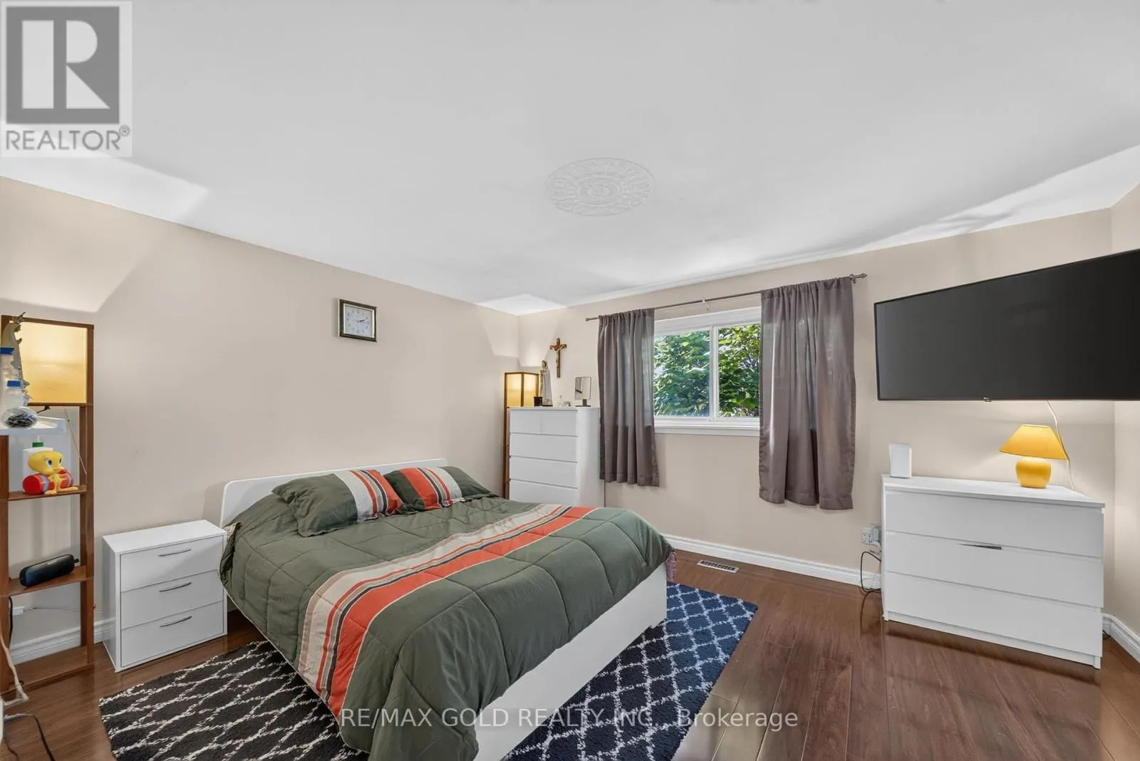 129 FOLKSTONE CRESCENT