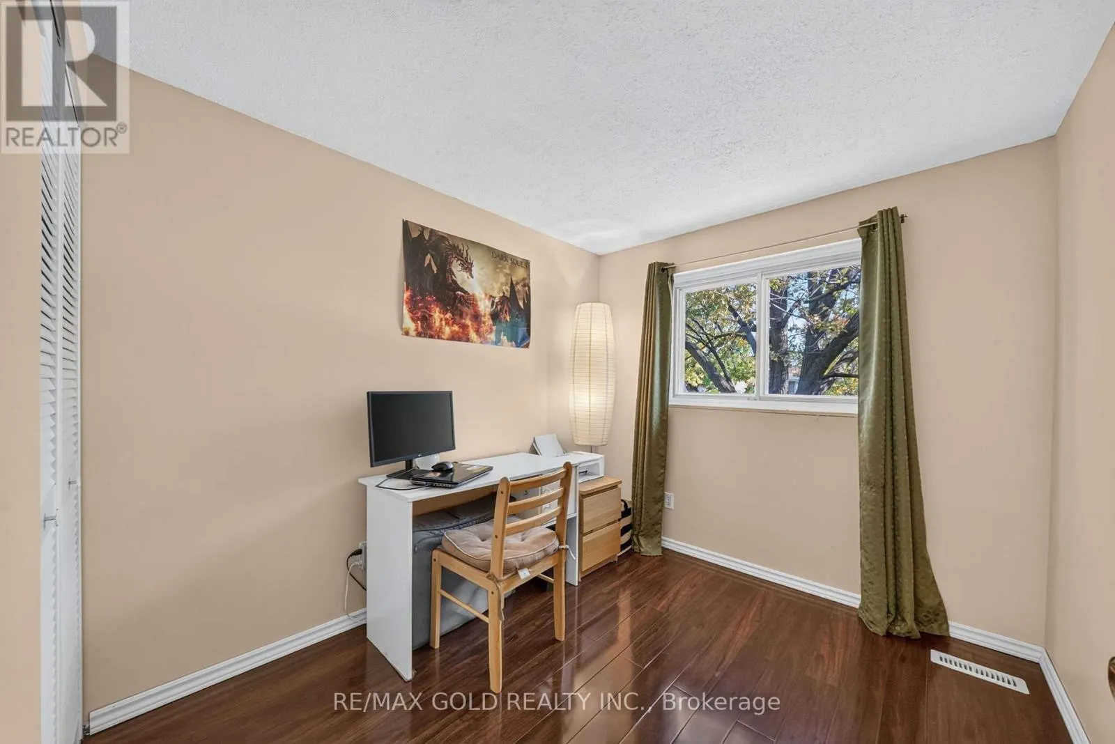 129 FOLKSTONE CRESCENT