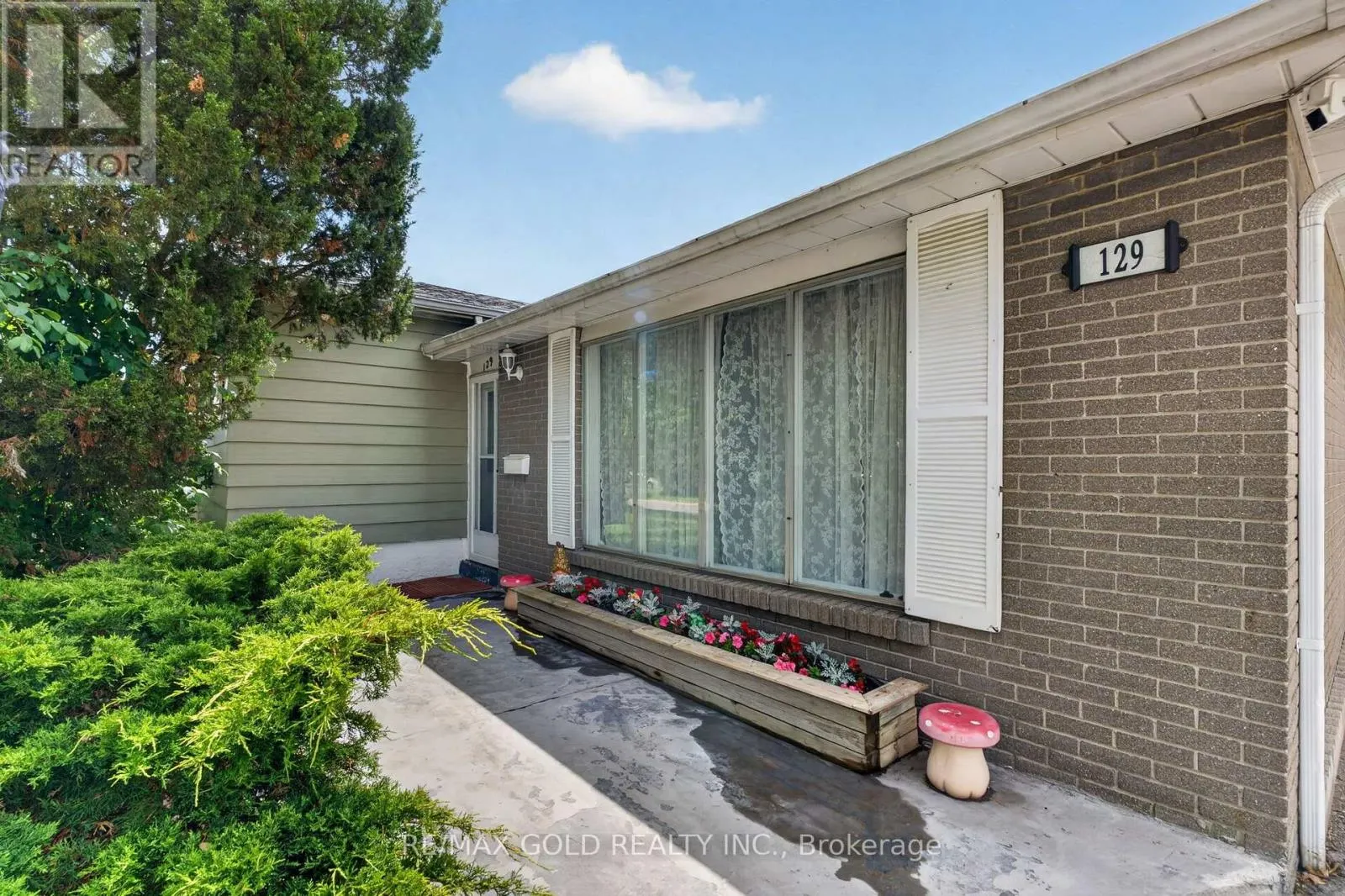 129 FOLKSTONE CRESCENT