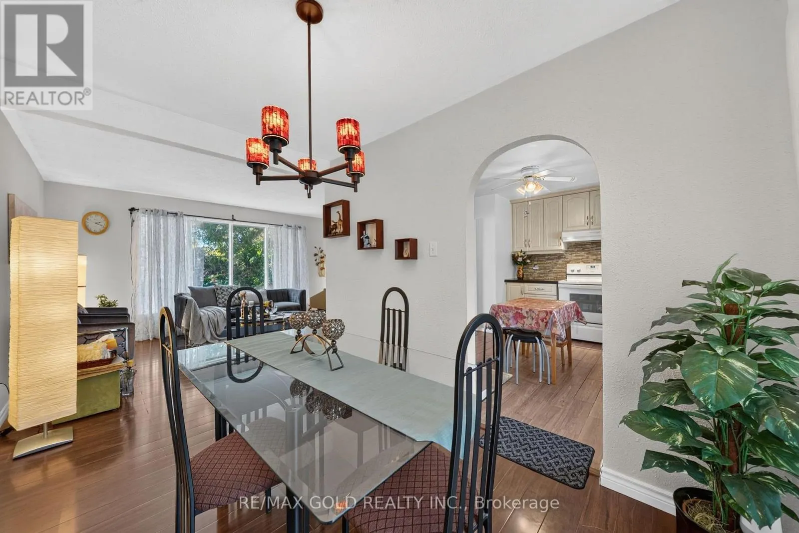 129 FOLKSTONE CRESCENT