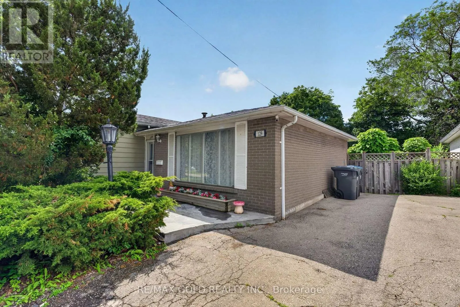 129 FOLKSTONE CRESCENT