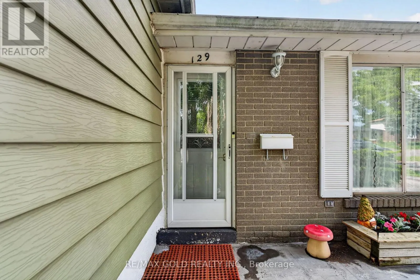 129 FOLKSTONE CRESCENT