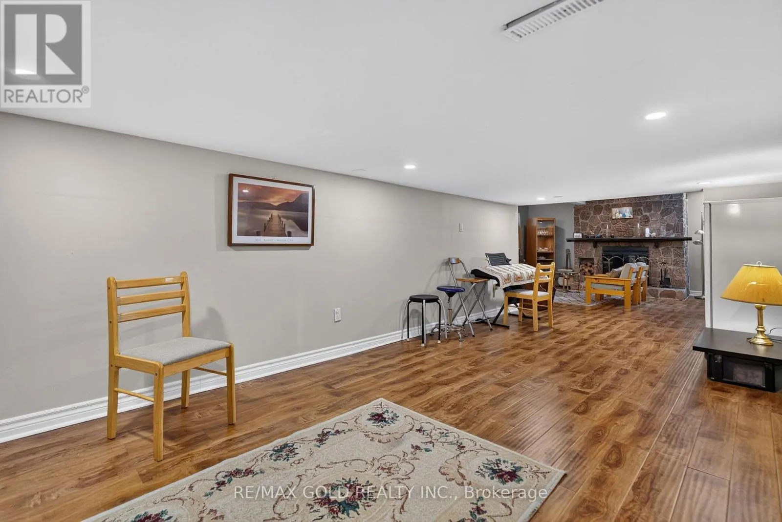129 FOLKSTONE CRESCENT