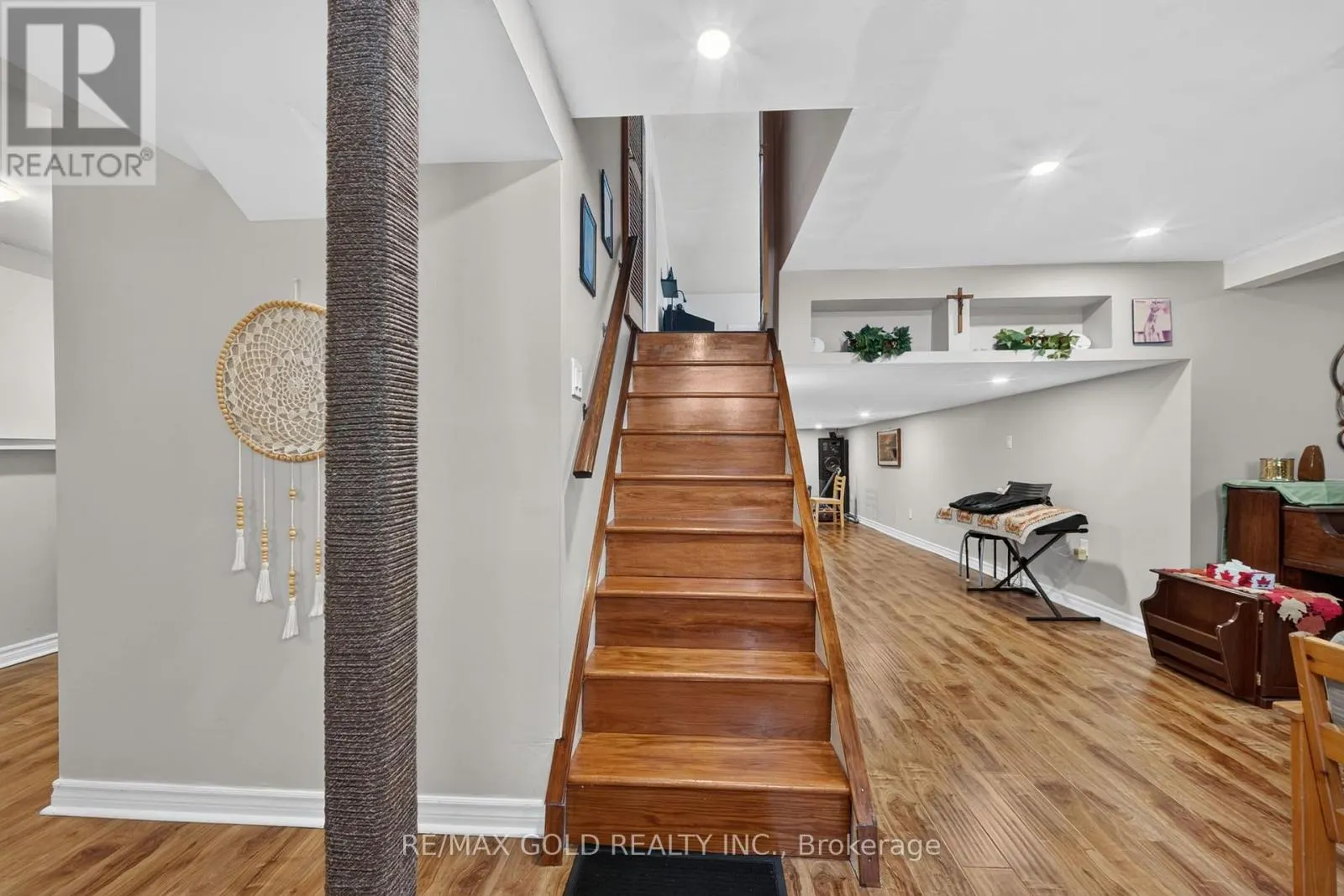 129 FOLKSTONE CRESCENT