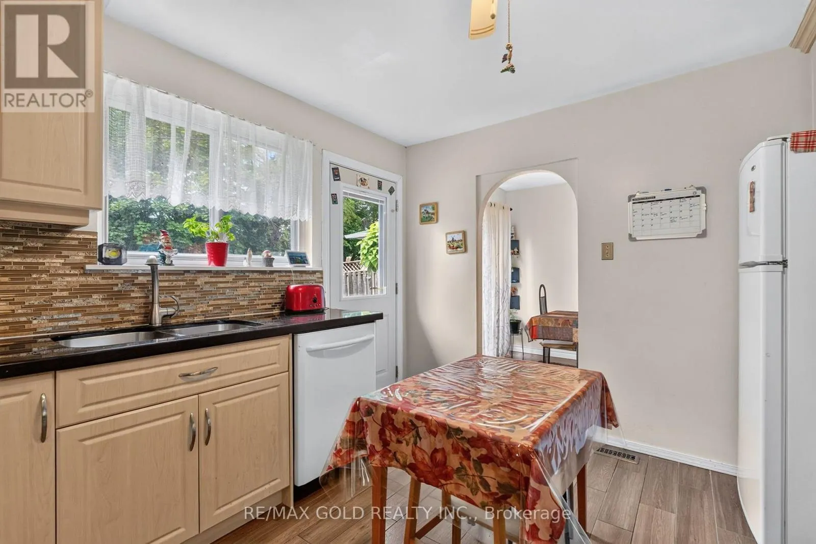 129 FOLKSTONE CRESCENT
