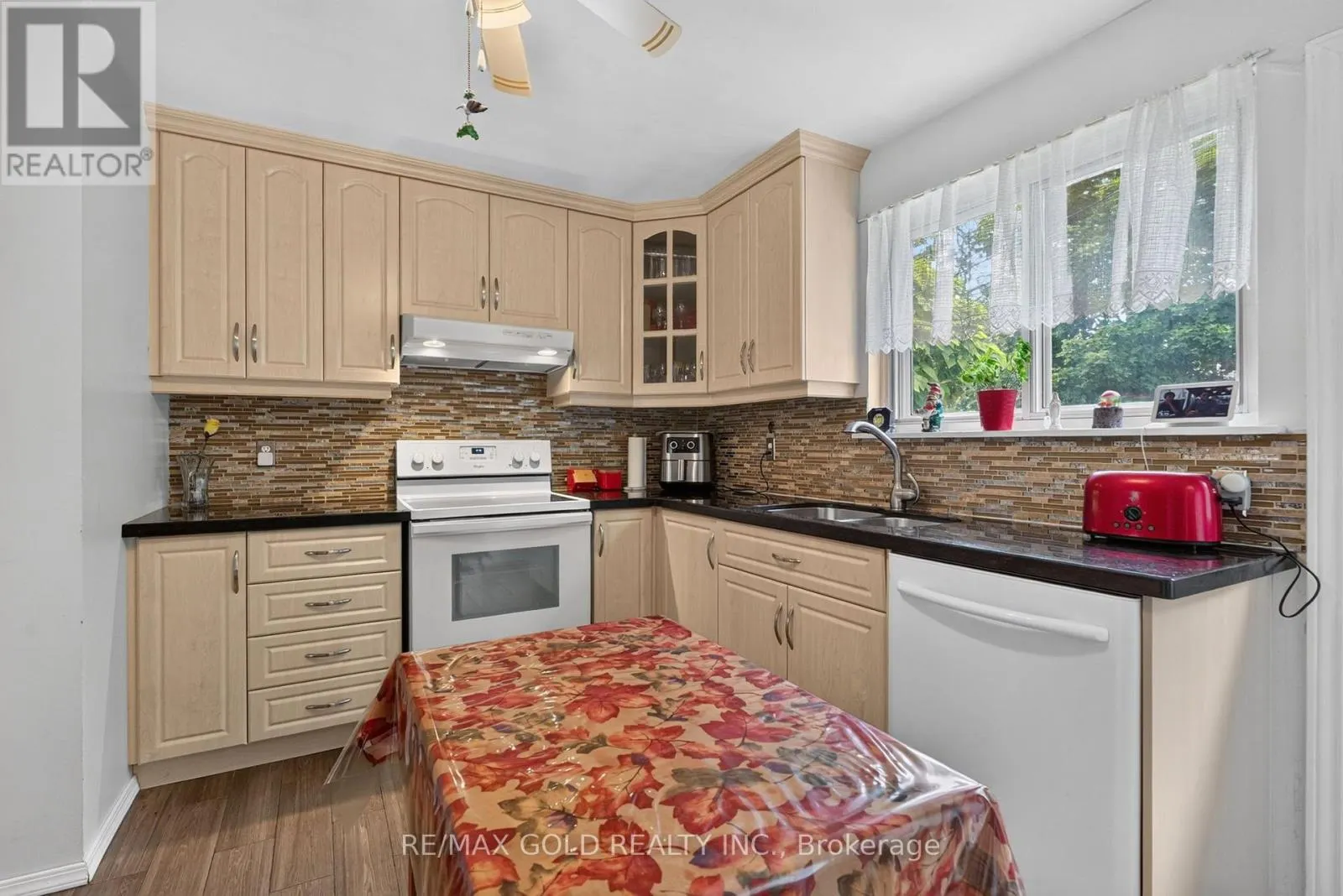129 FOLKSTONE CRESCENT