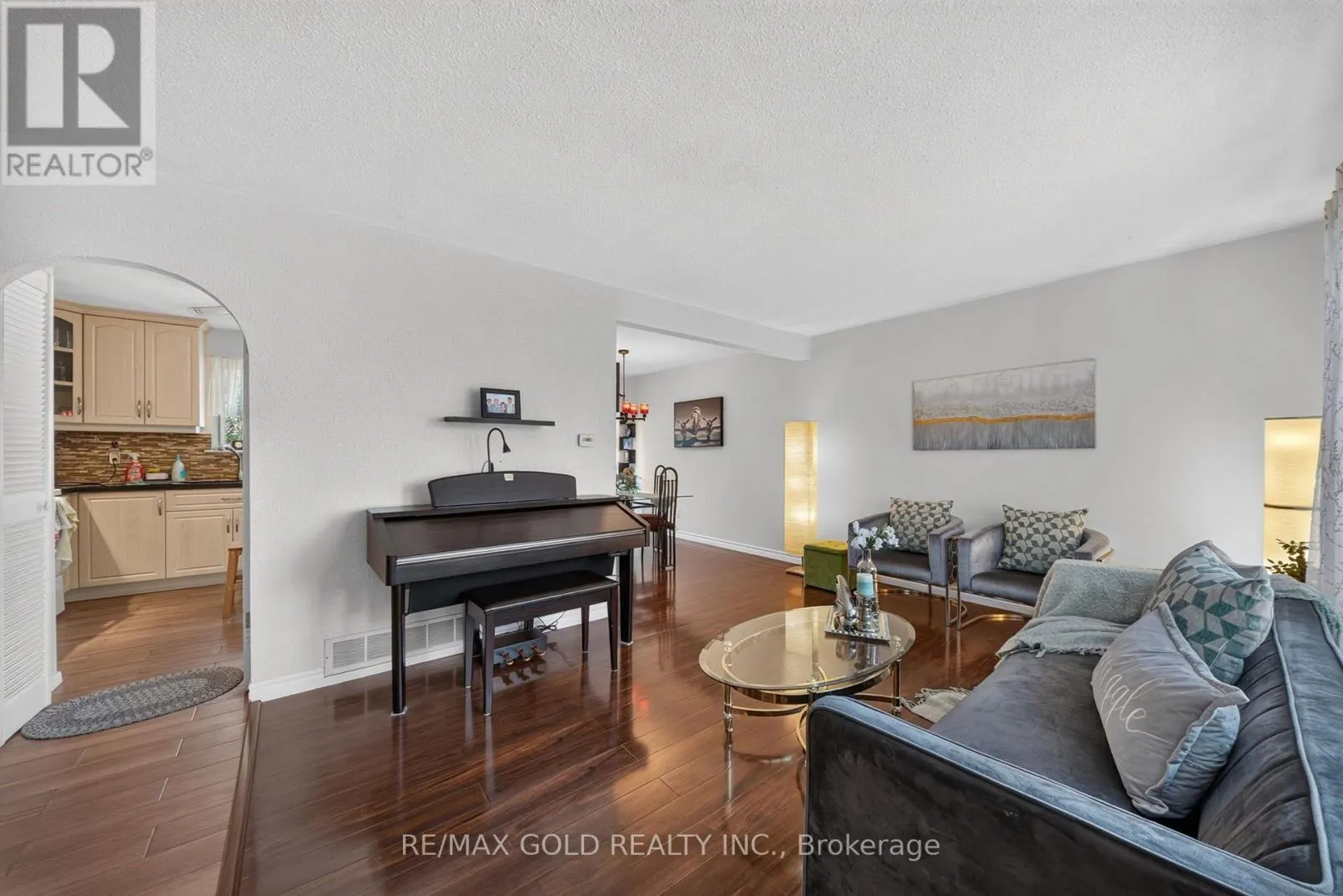 129 FOLKSTONE CRESCENT