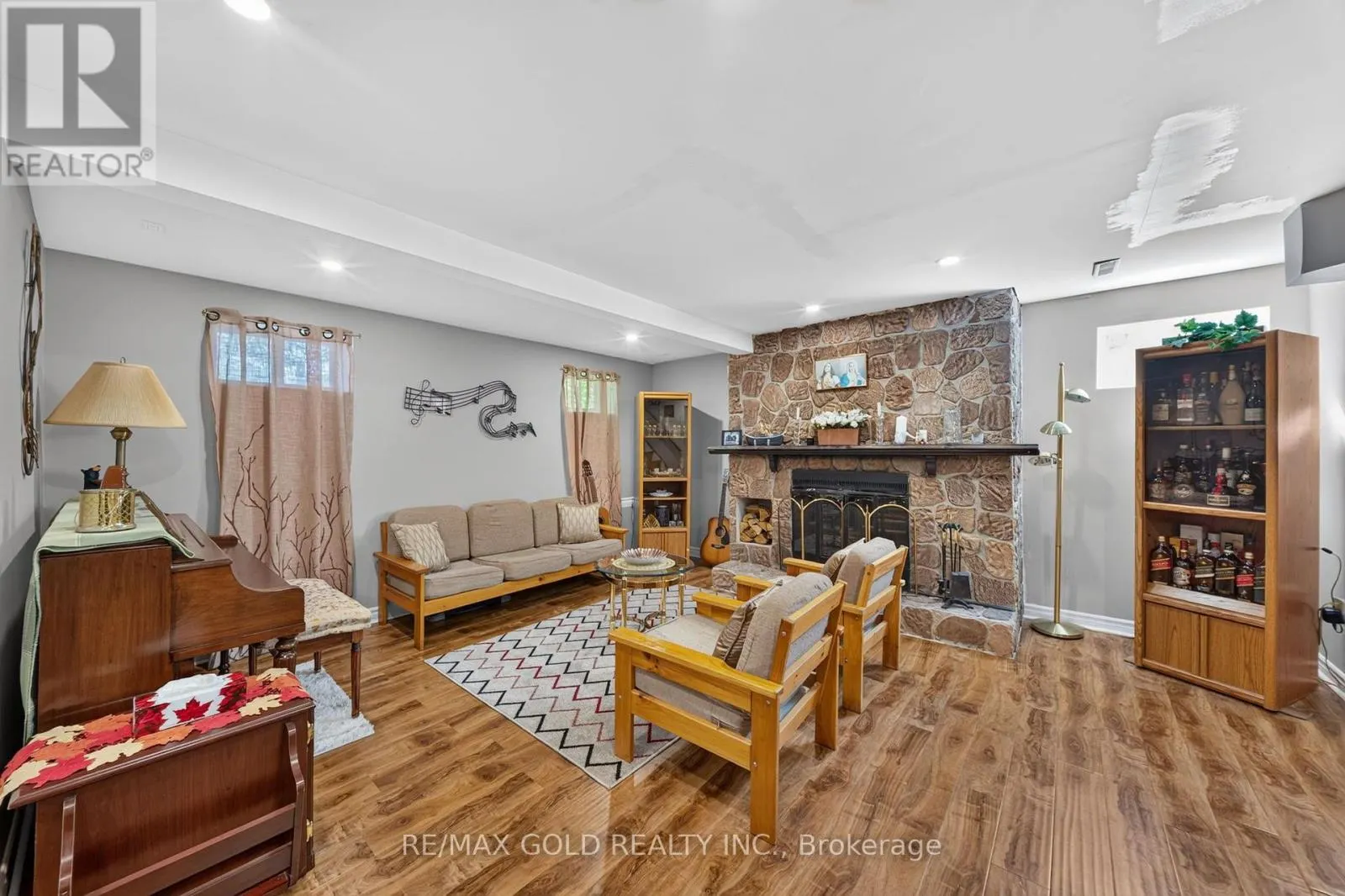 129 FOLKSTONE CRESCENT
