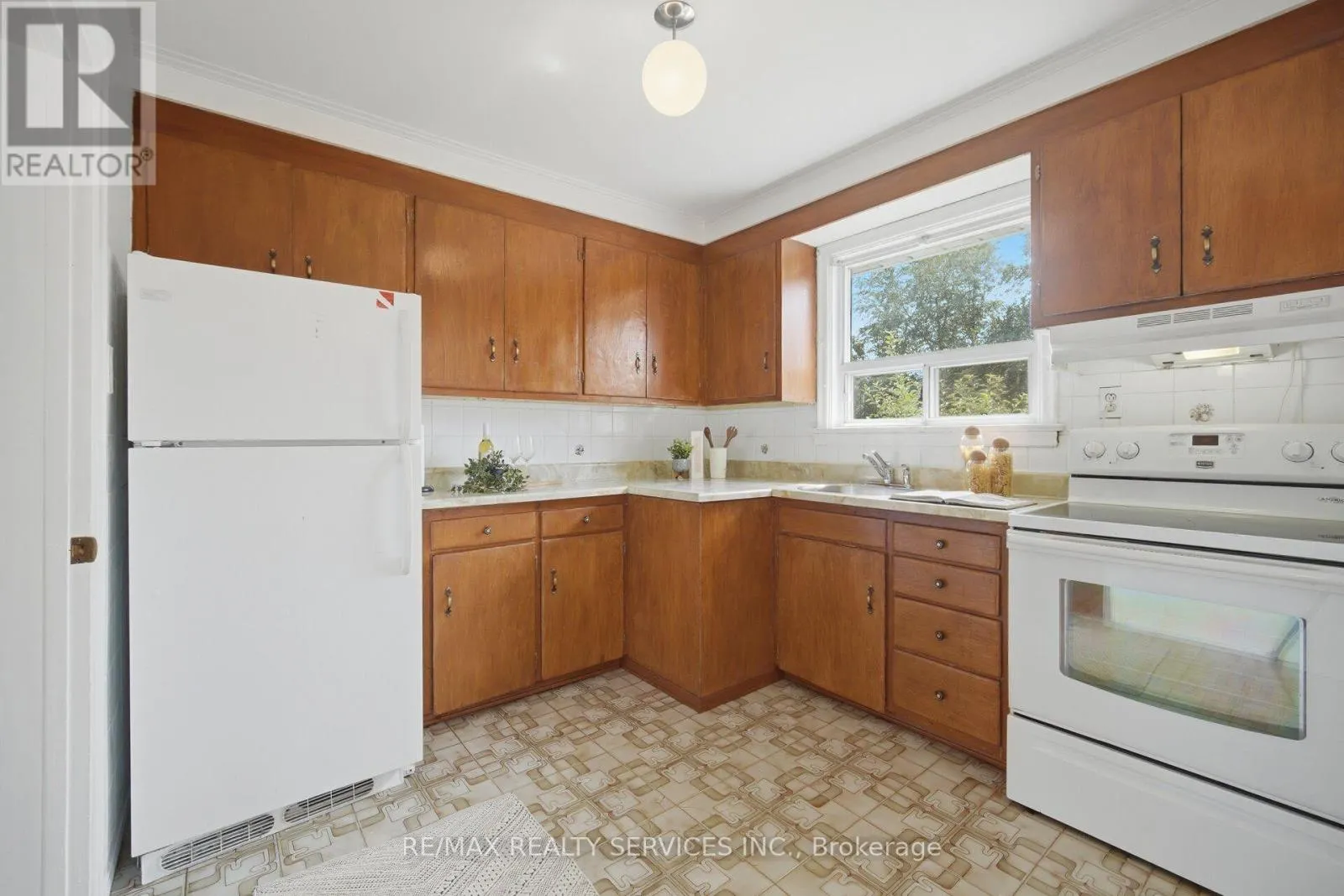 27 EDGEMONT DRIVE