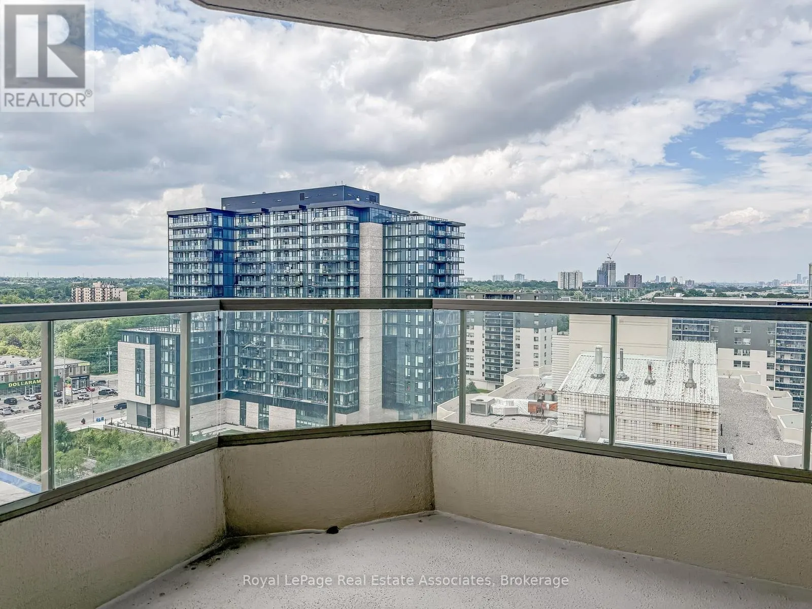 1611 - 75 KING STREET E