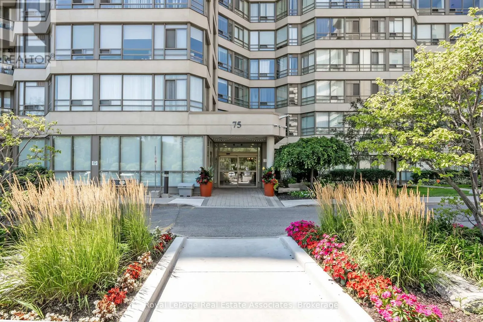 1611 - 75 KING STREET E
