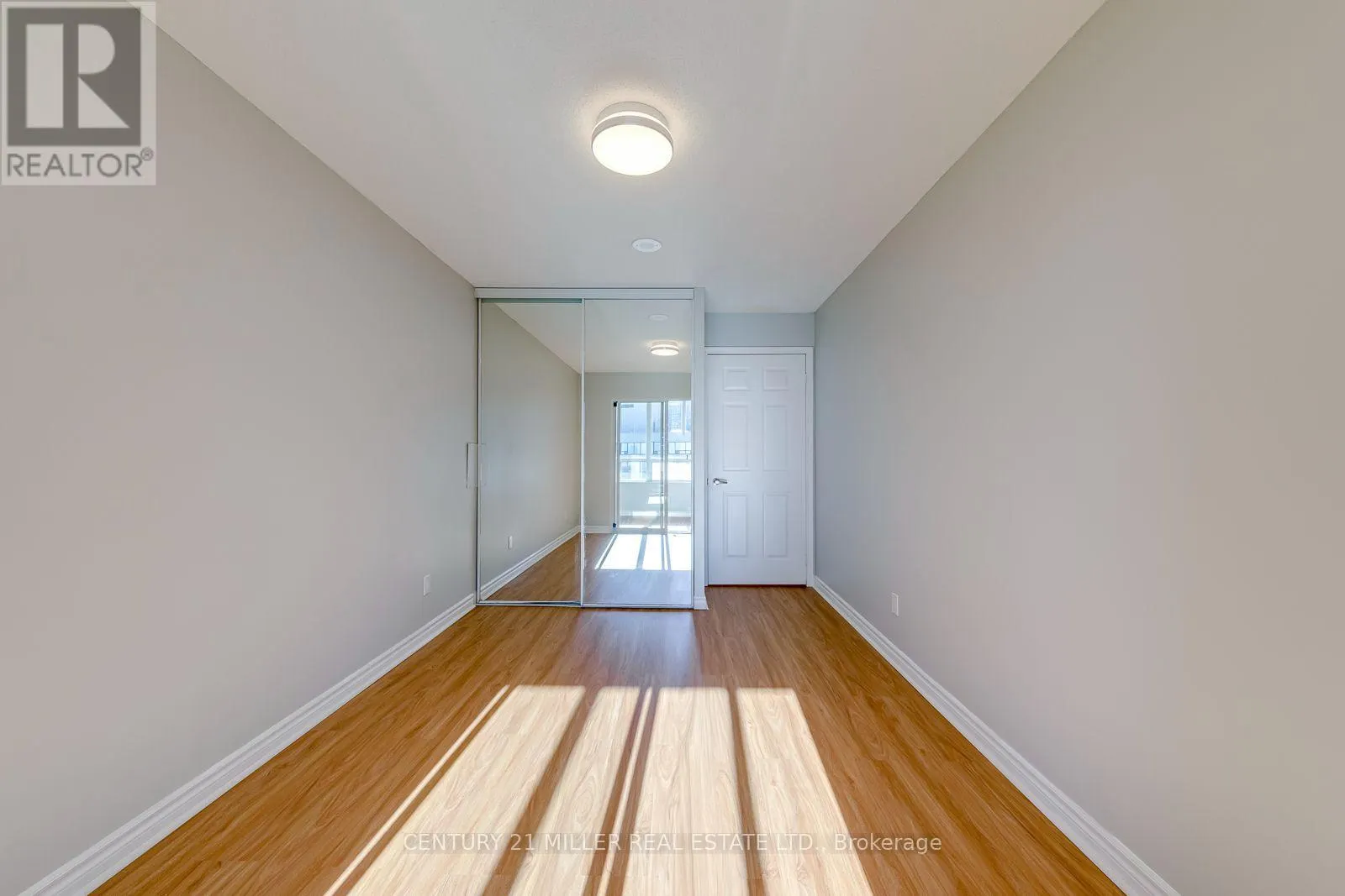 2010 - 335 RATHBURN ROAD W