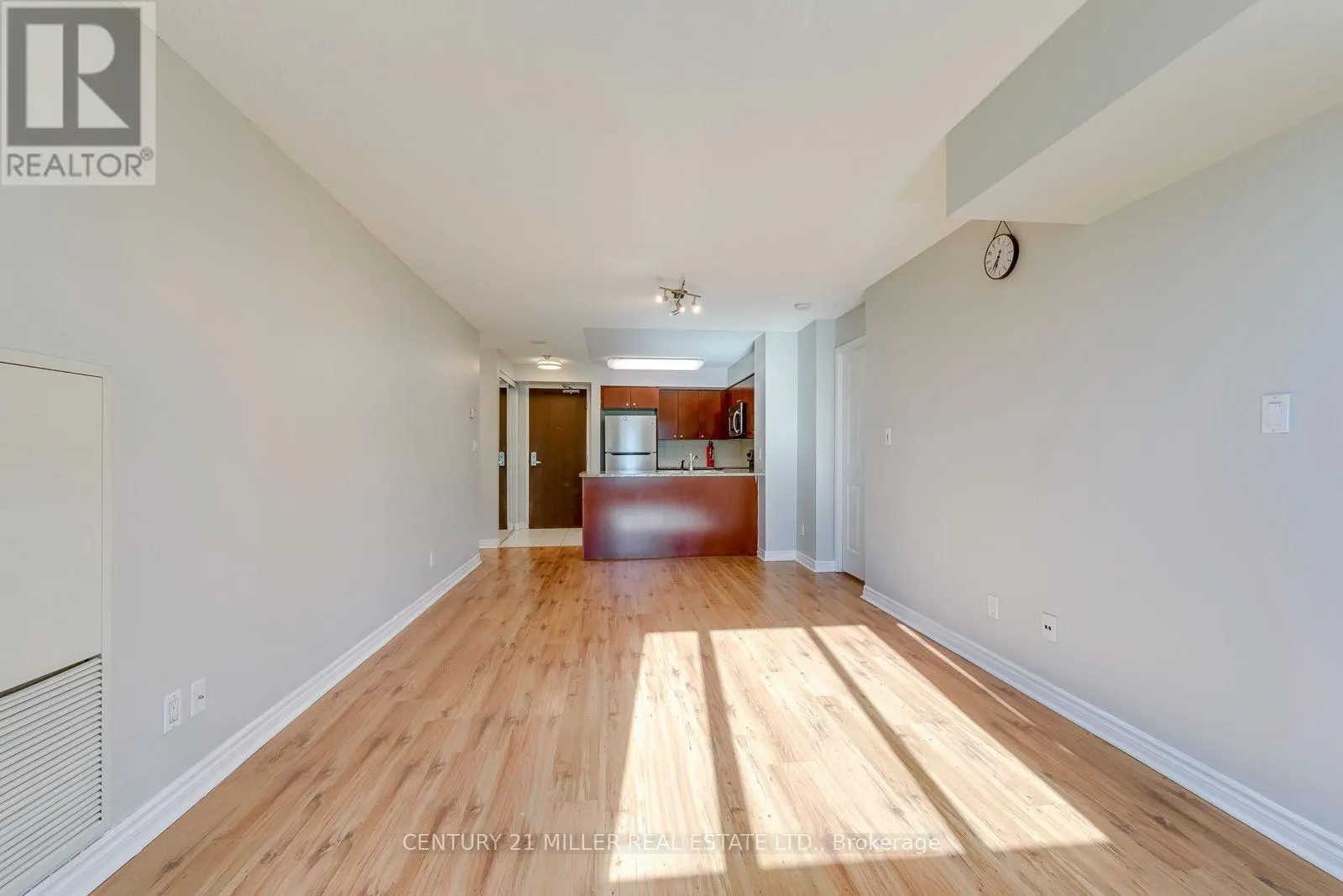 2010 - 335 RATHBURN ROAD W