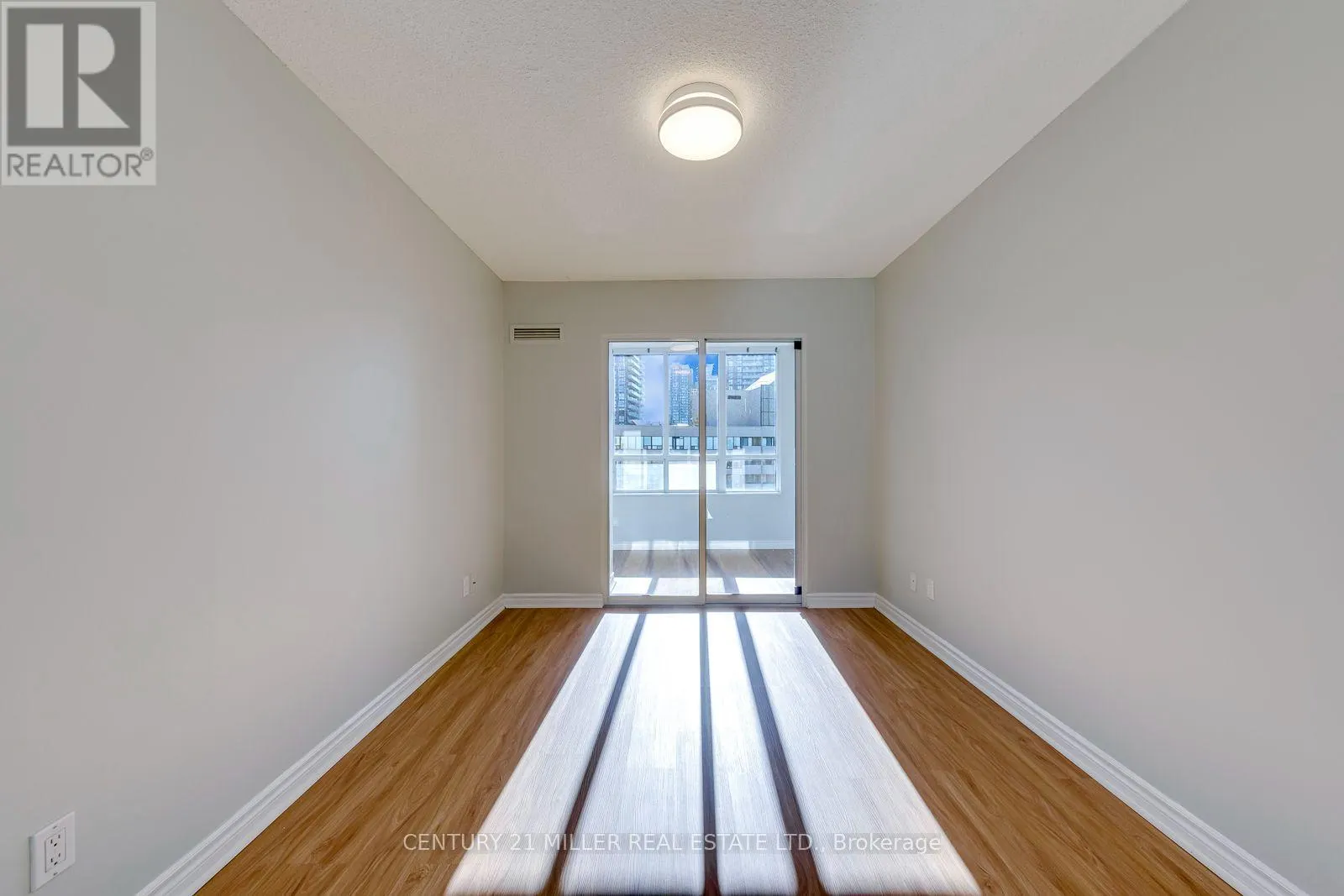 2010 - 335 RATHBURN ROAD W