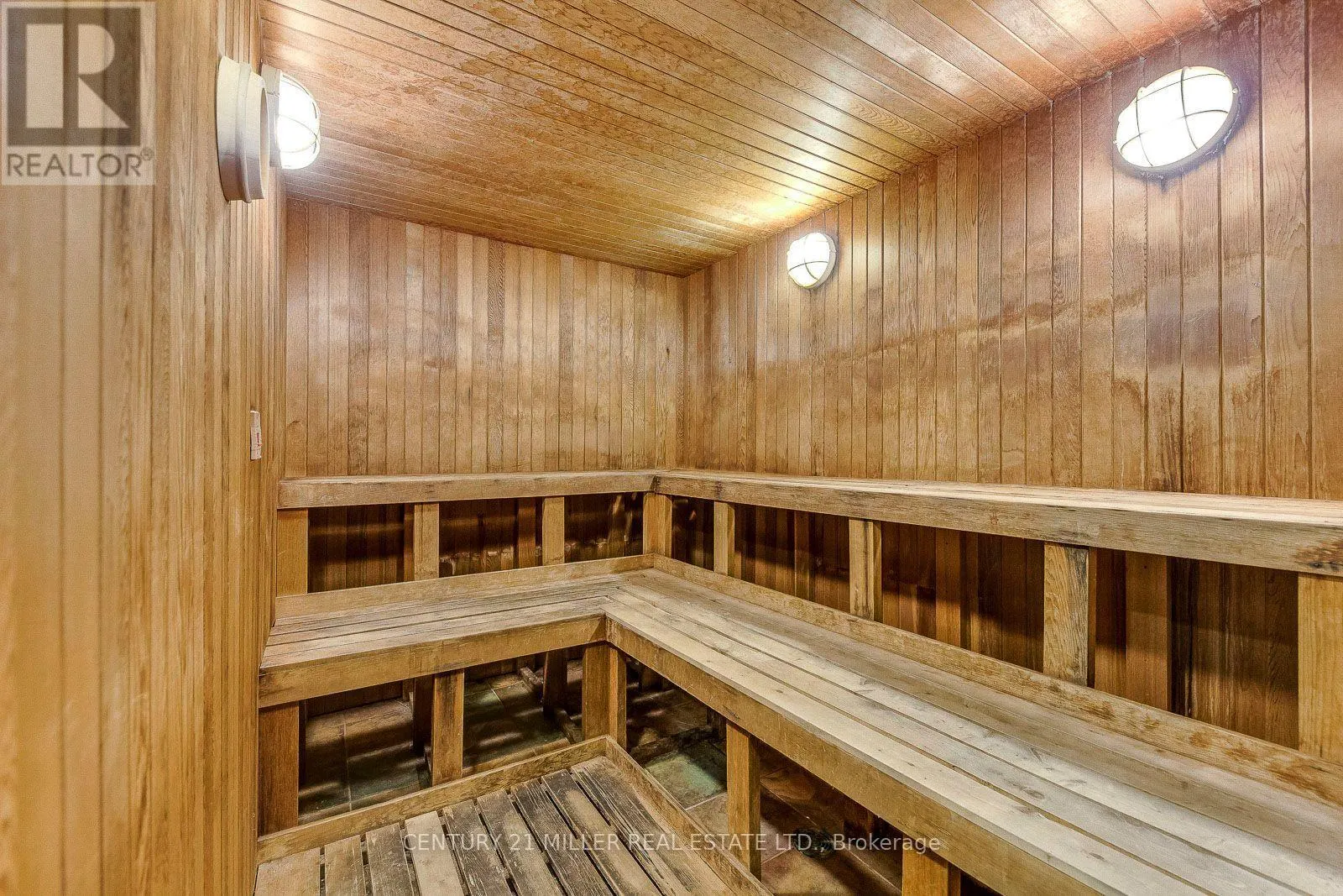 2010 - 335 RATHBURN ROAD W