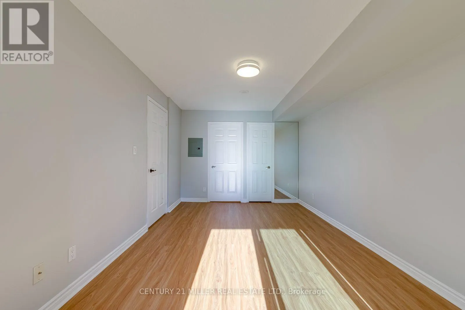 2010 - 335 RATHBURN ROAD W