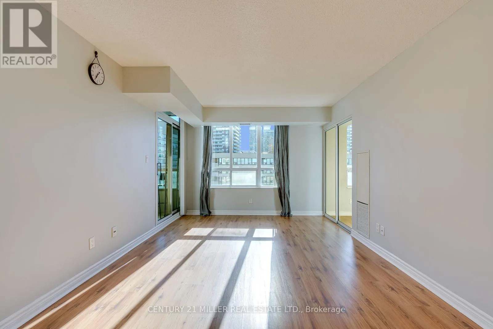 2010 - 335 RATHBURN ROAD W