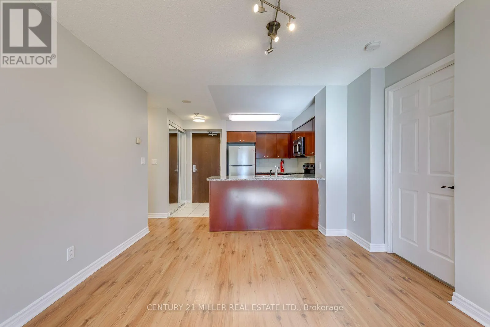 2010 - 335 RATHBURN ROAD W