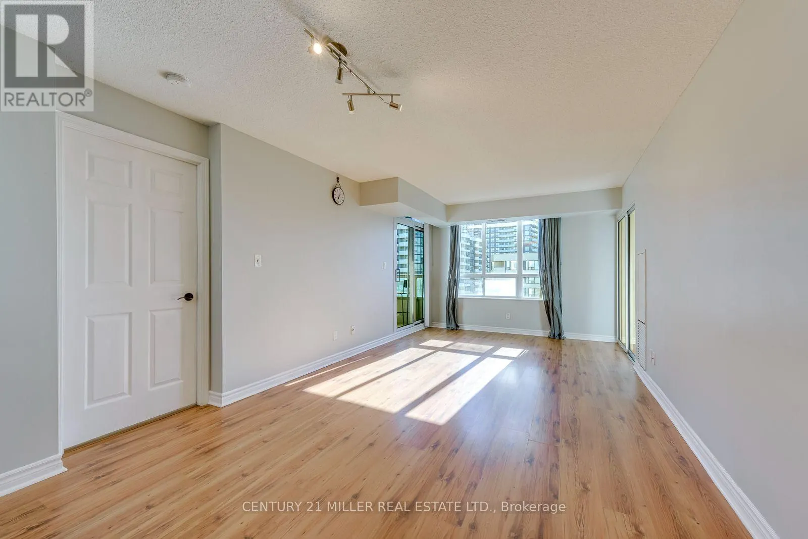 2010 - 335 RATHBURN ROAD W