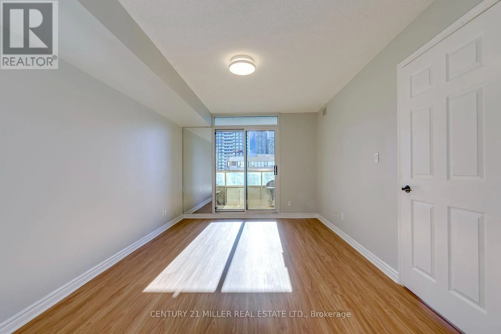 2010 - 335 RATHBURN ROAD W